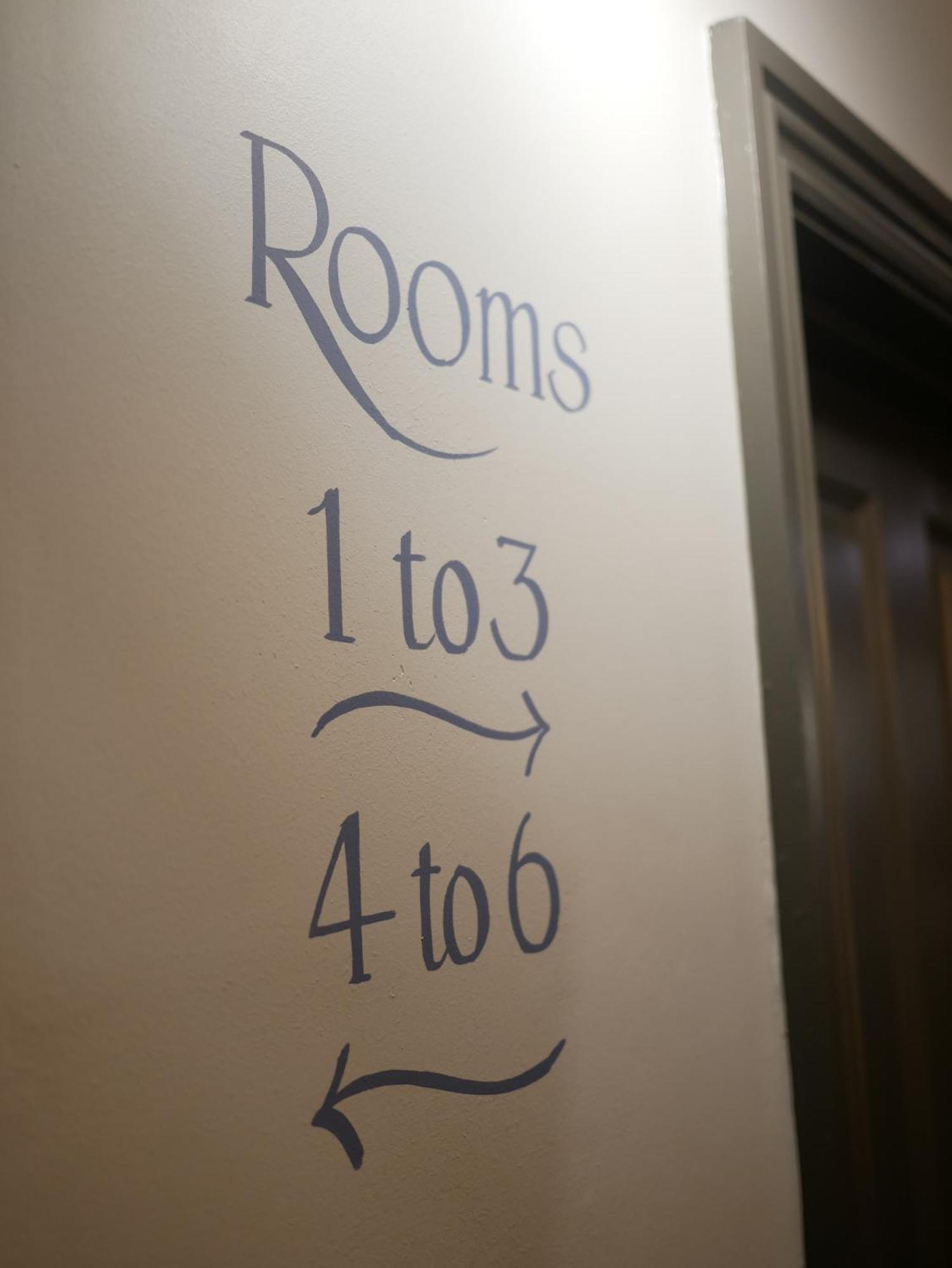 Queens Head & Restaurant Guest house 4*