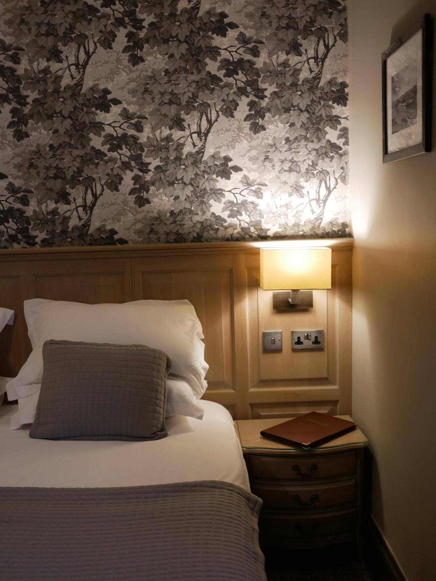 Queens Head & Restaurant 4*