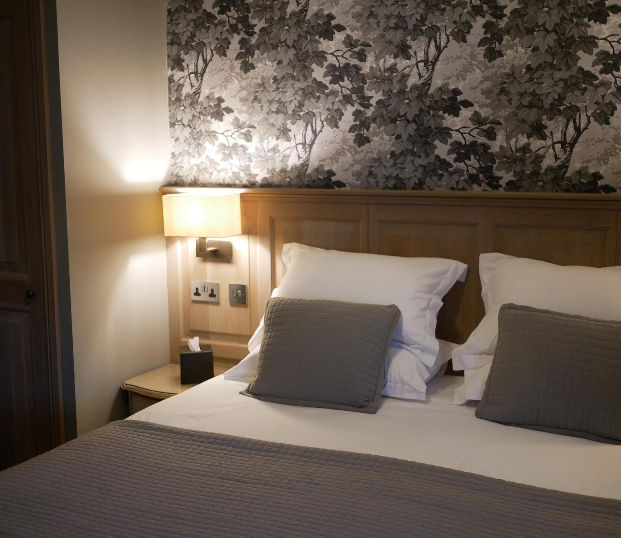 Queens Head & Restaurant Guest house 4*